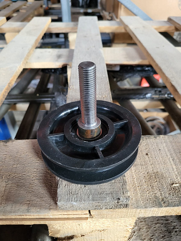 Ролик натяжной внутренний с валом К 531\ К527\ К547: купить в Воронеже